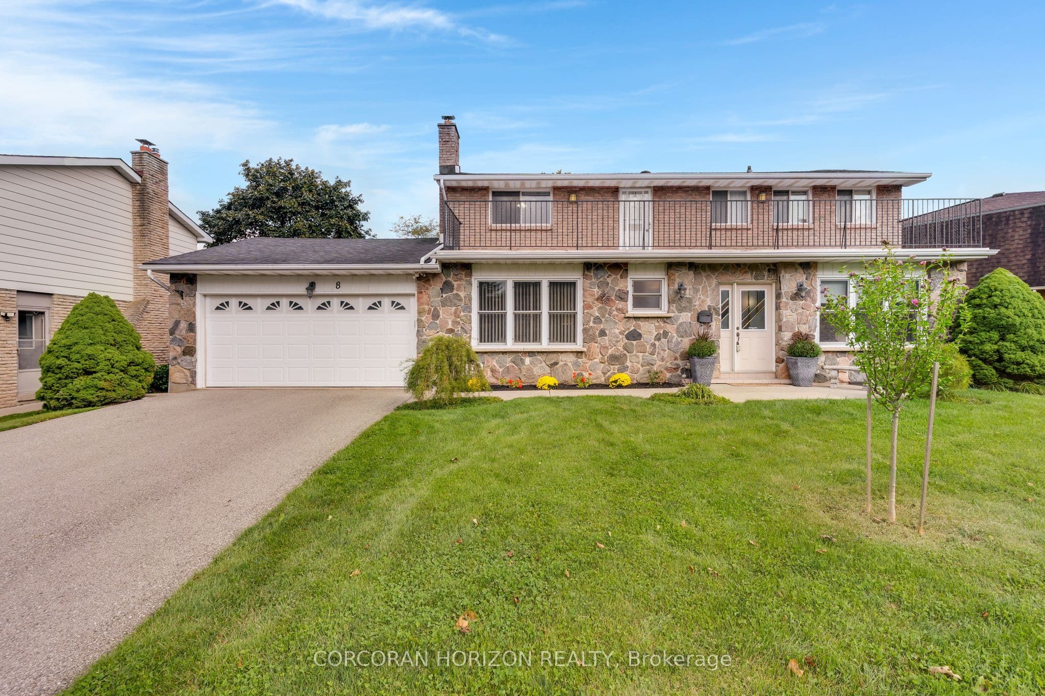 8 Blue Spruce Court, Kitchener, ON N2N 1L1