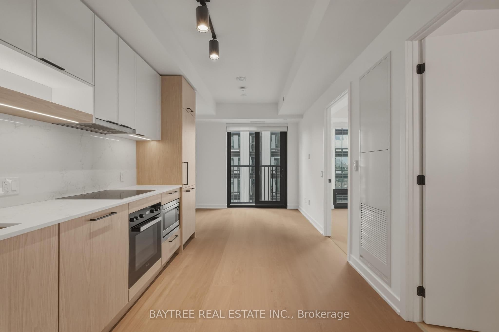 89 Montclair Avenue 1826, Toronto, ON M5P 0A9