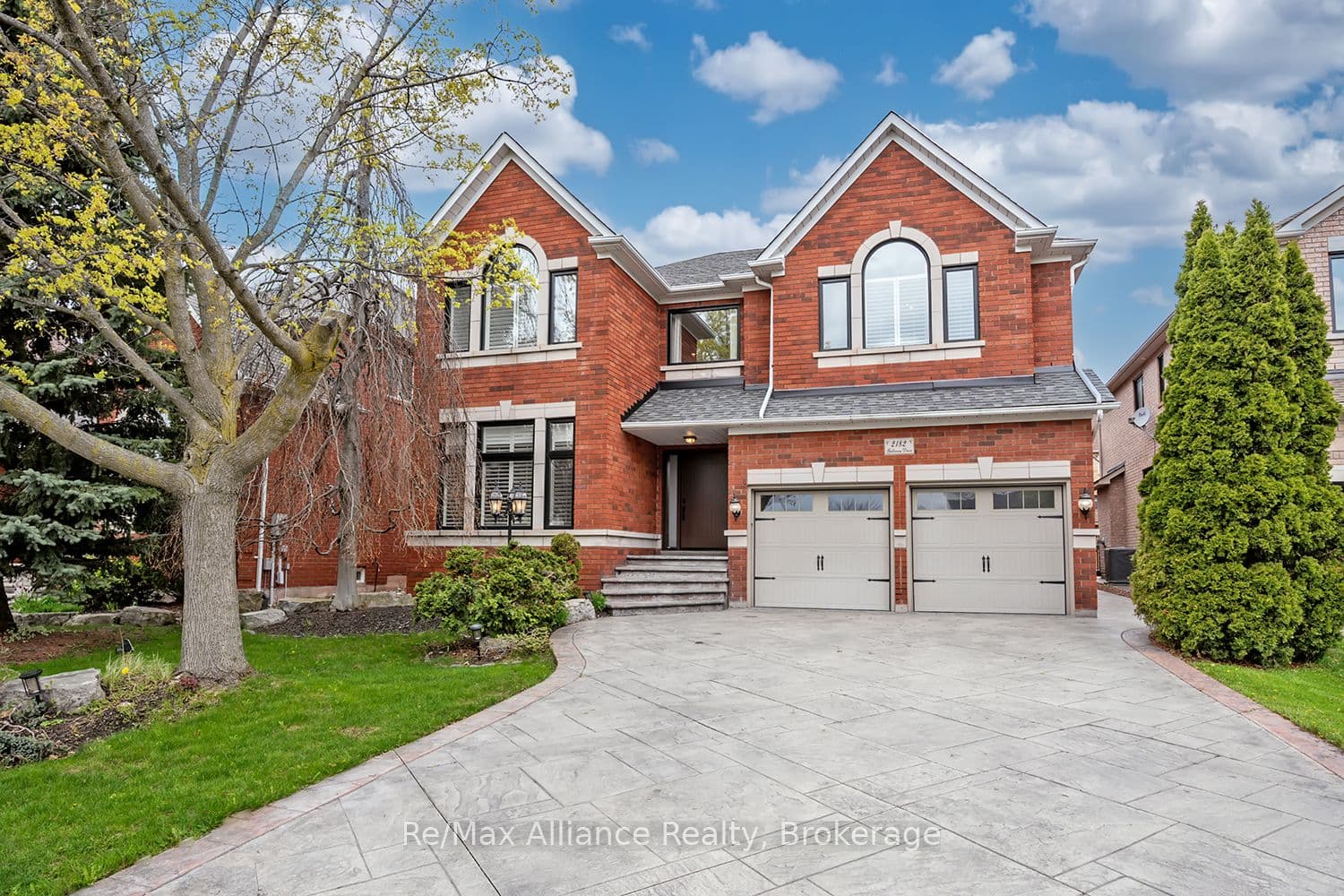 2182 Galloway Drive, Oakville, ON L6H 6T4