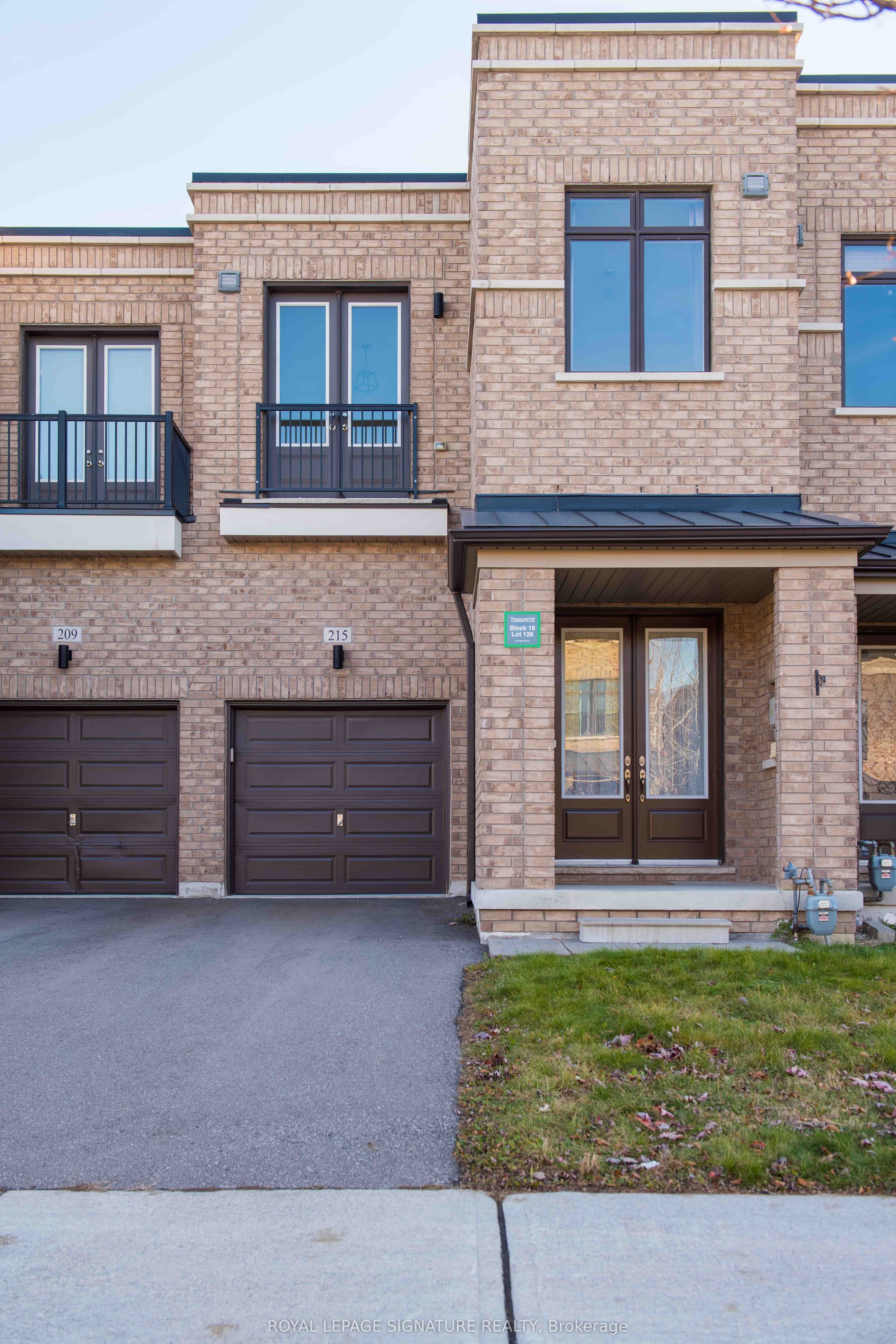 215 Elyse Court, Aurora, ON L4G 2C9