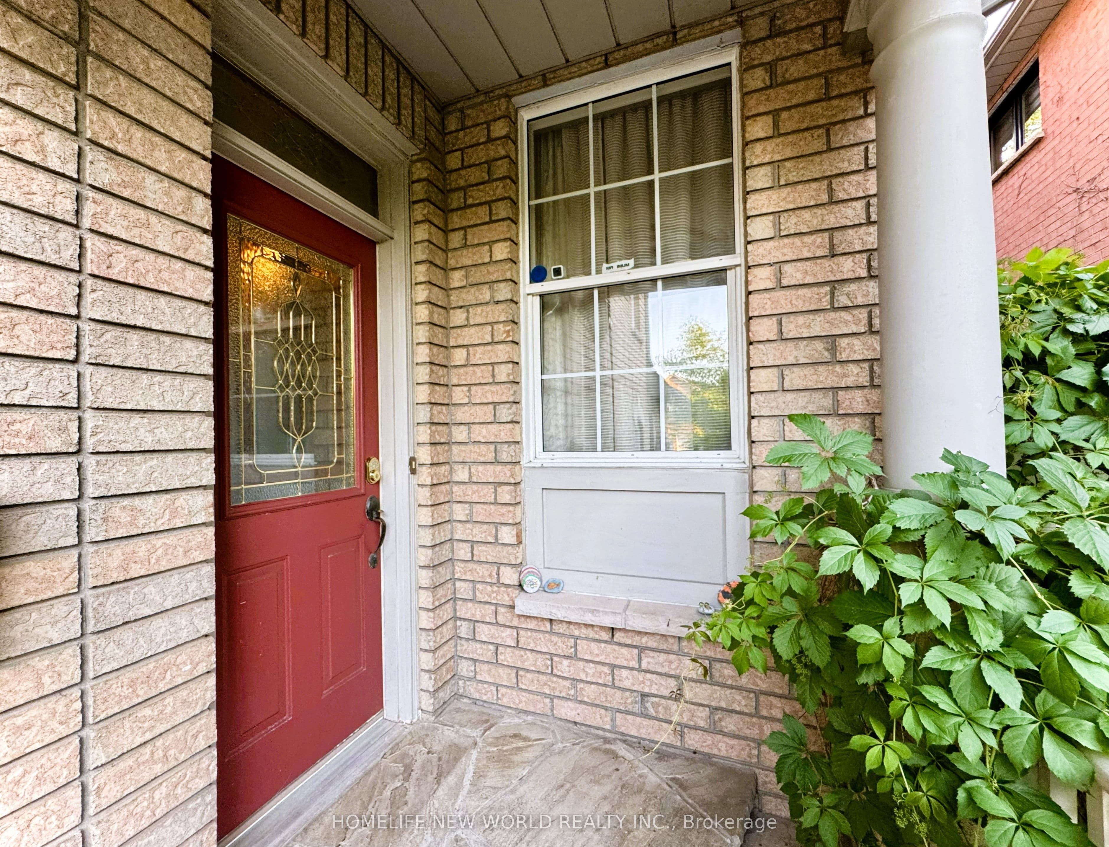 2326 Yorktown Circle, Mississauga, ON L5M 5Y2