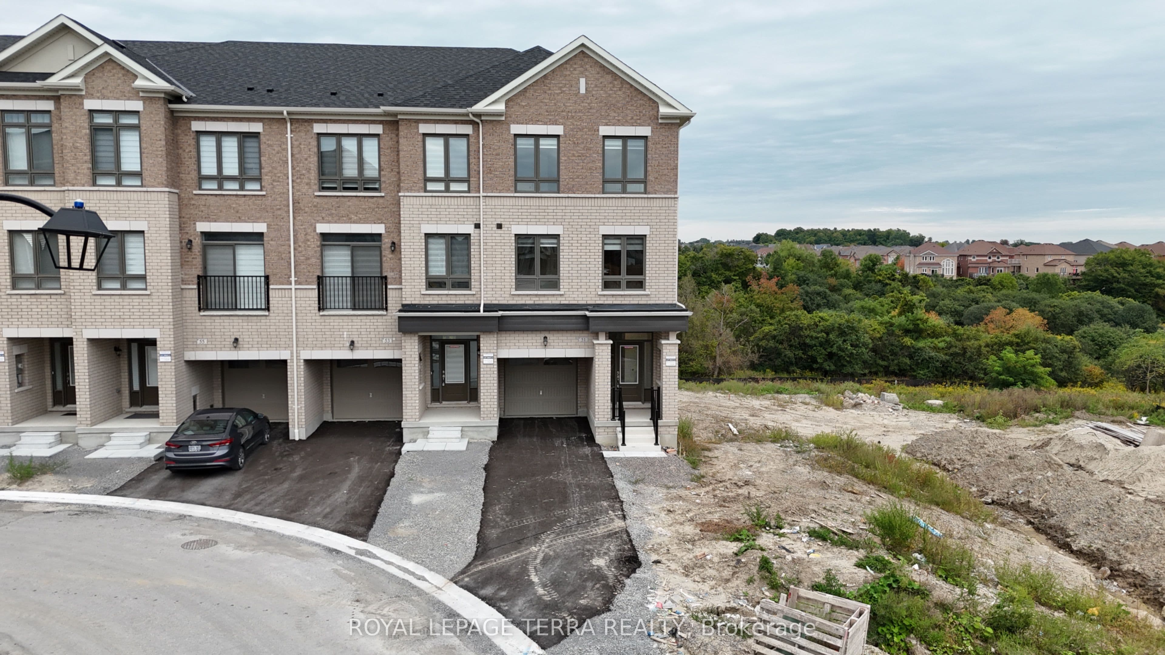 51 Upper Paradise Way, Whitby, ON L1P 0S2