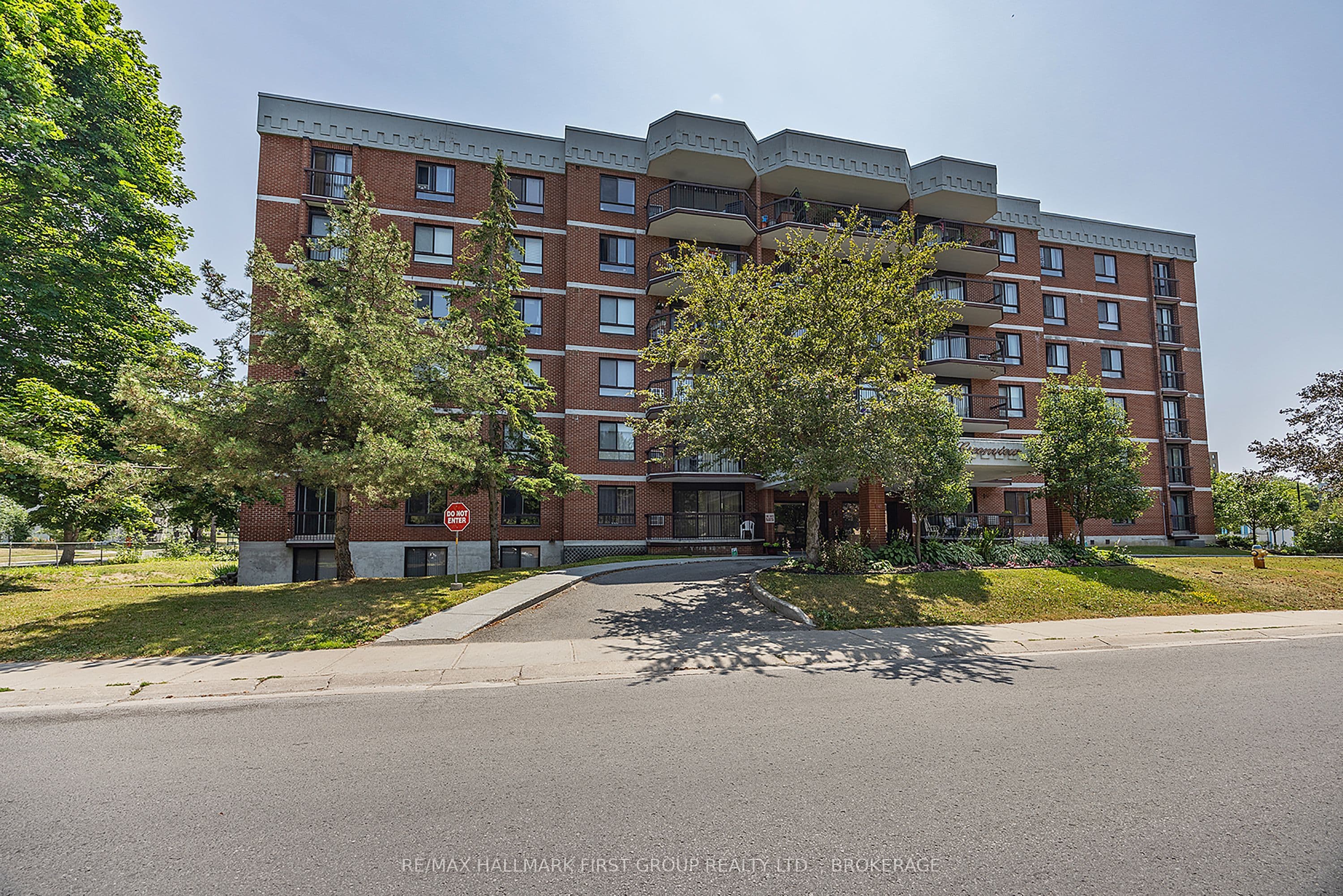 14 Greenview Drive 204, Kingston, ON K7M 7T5