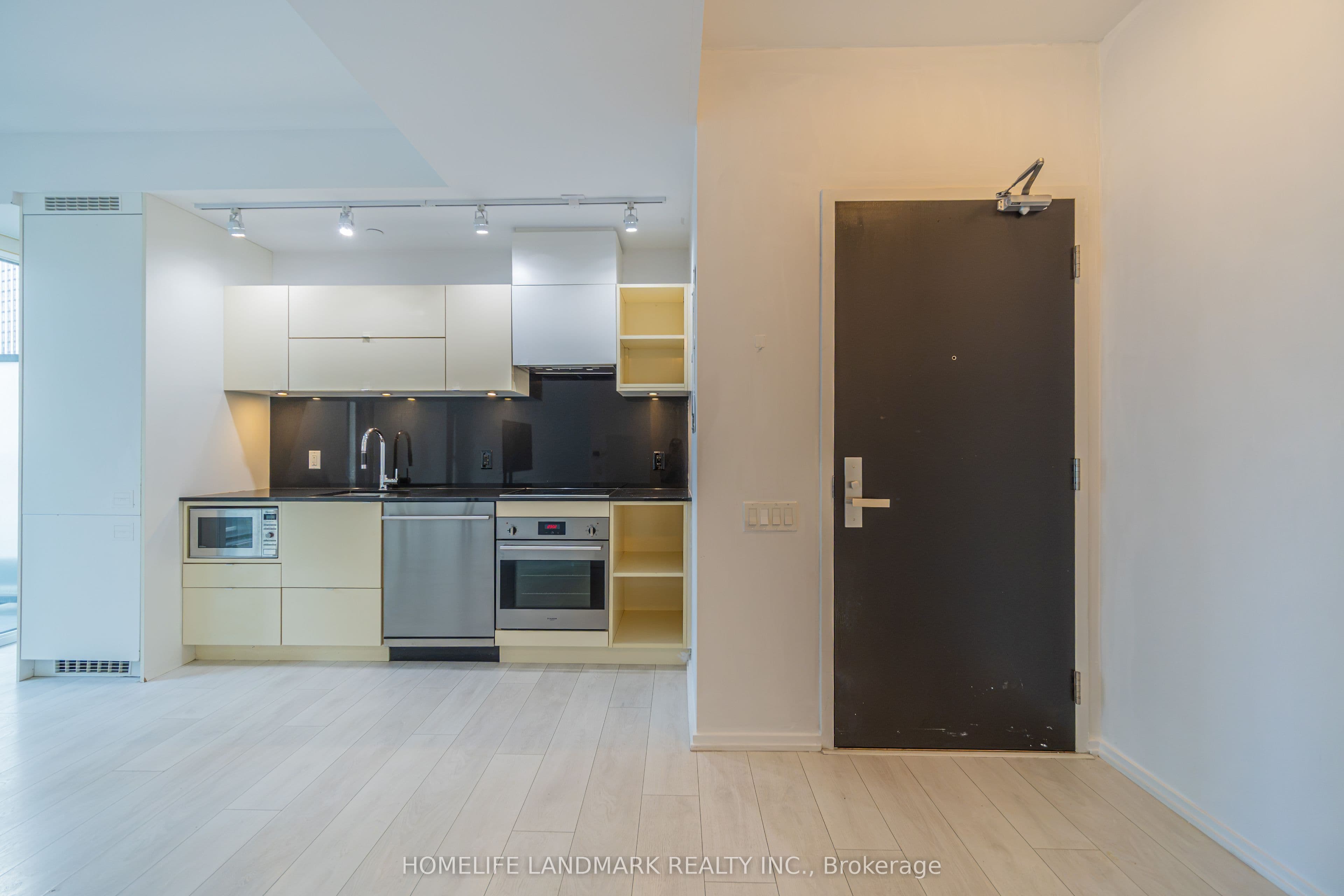 125 Peter Street 1512, Toronto, ON M5V 0M2