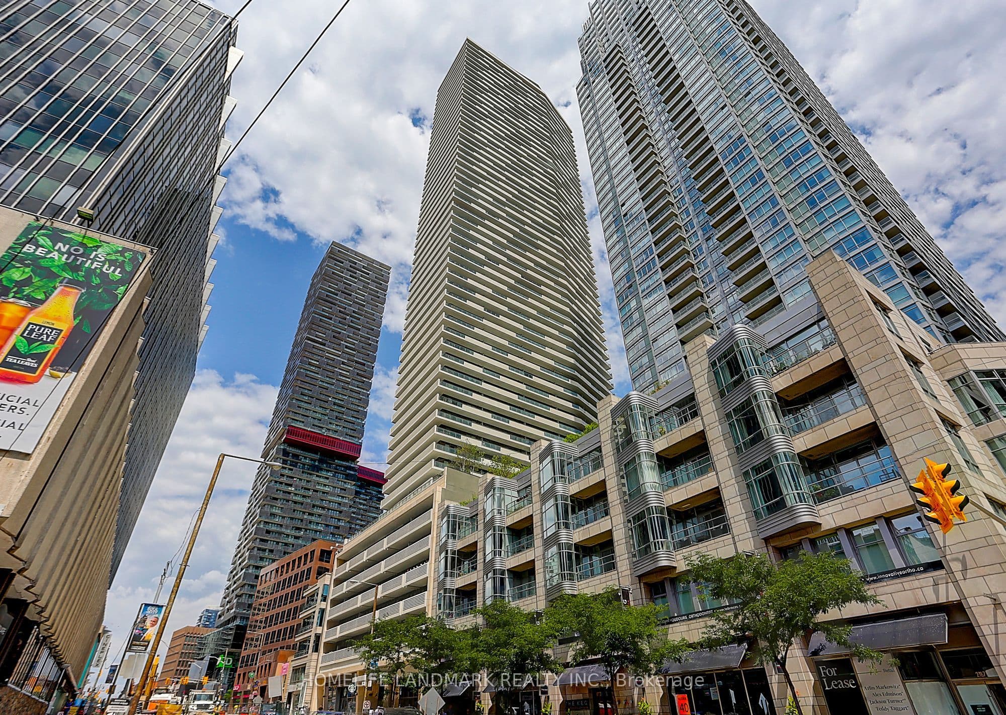 2221 Yonge Street 3304, Toronto, ON M4S 2B4