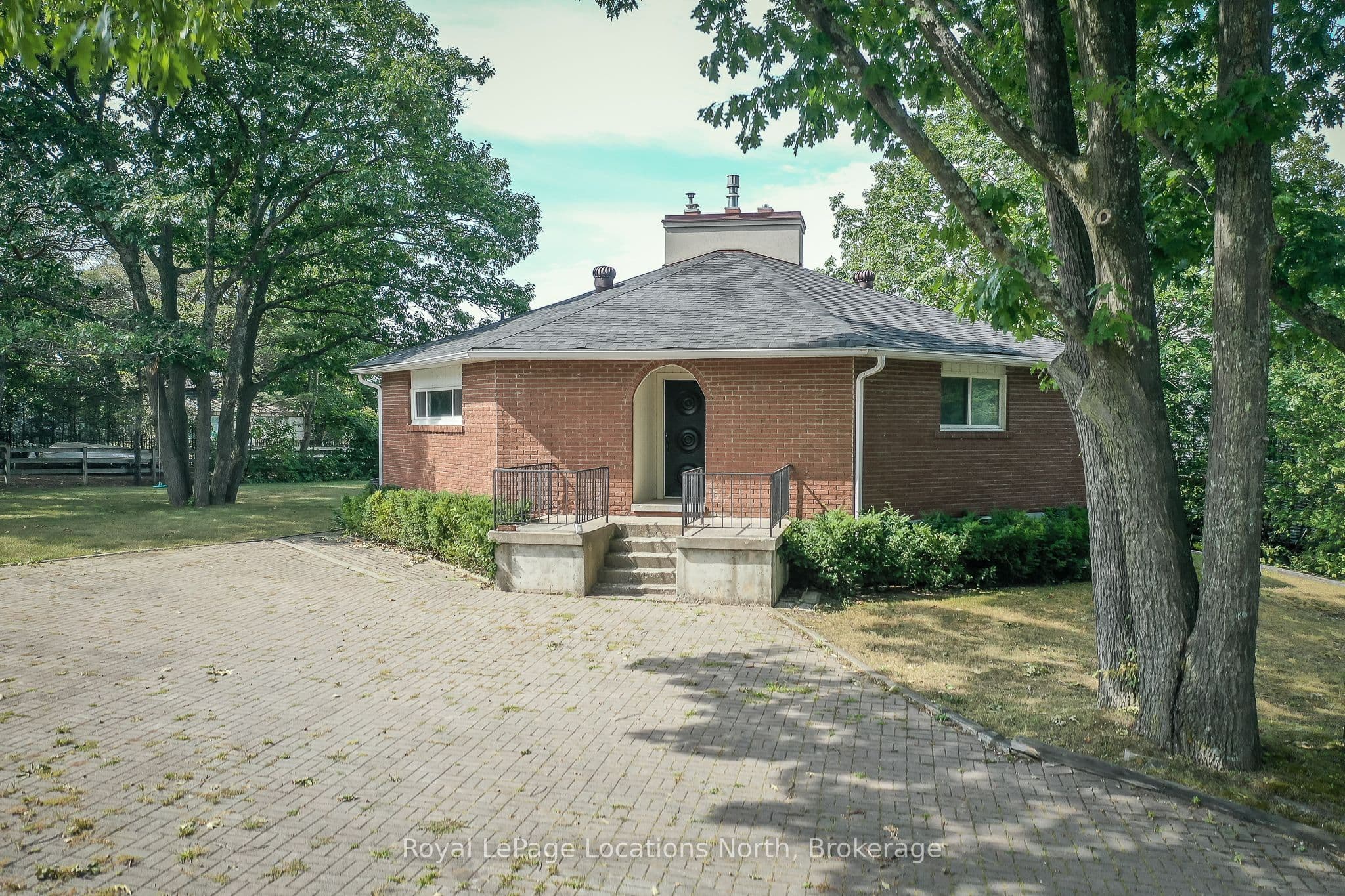 10 SUNSET Court, Wasaga Beach, ON L9Z 2A9