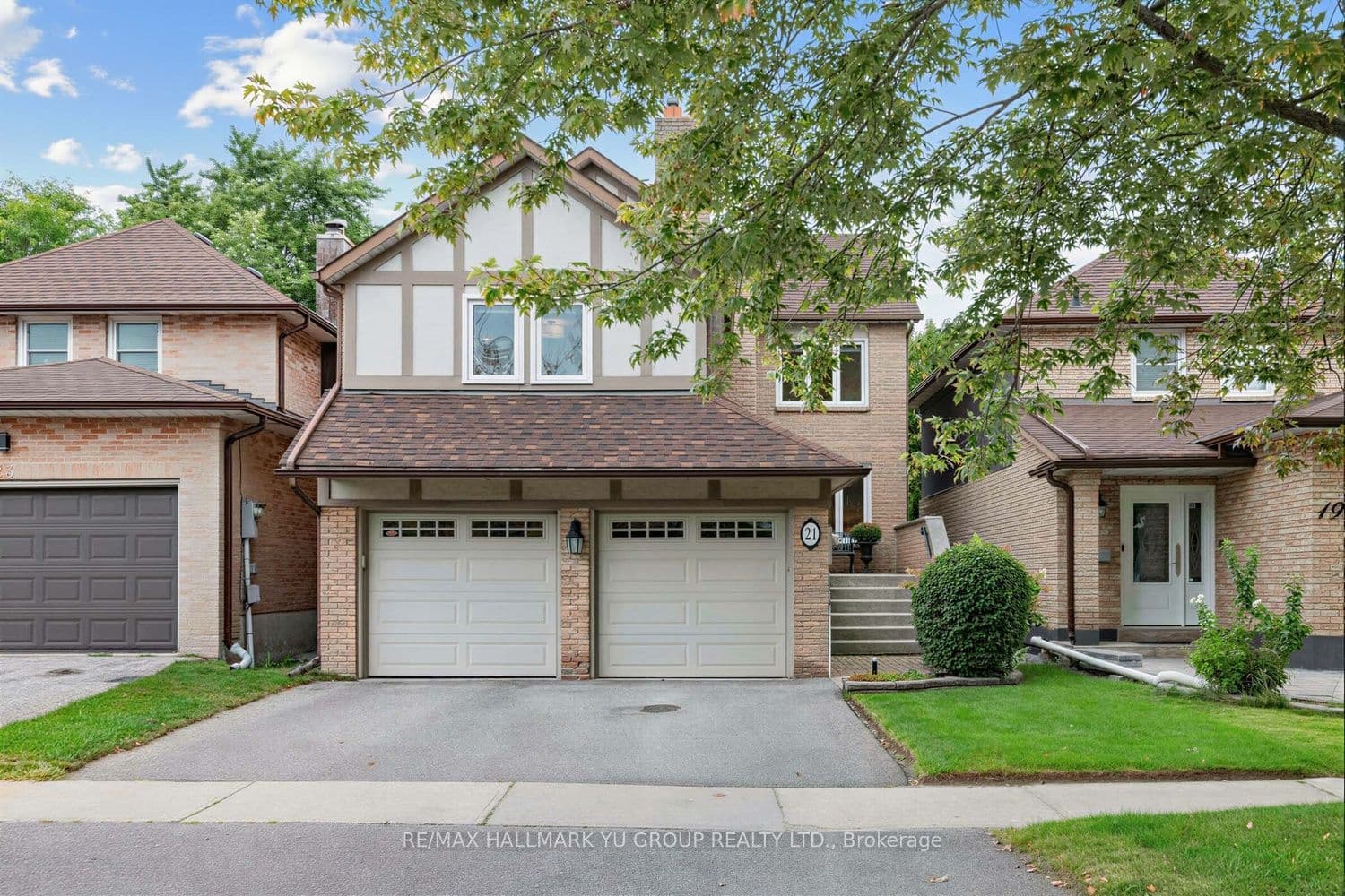 21 Esther Crescent, Vaughan, ON L4J 3J8