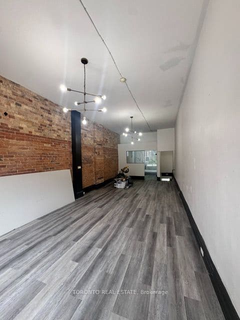 2741 Dundas Street W Main, Toronto, ON M6P 1Y1