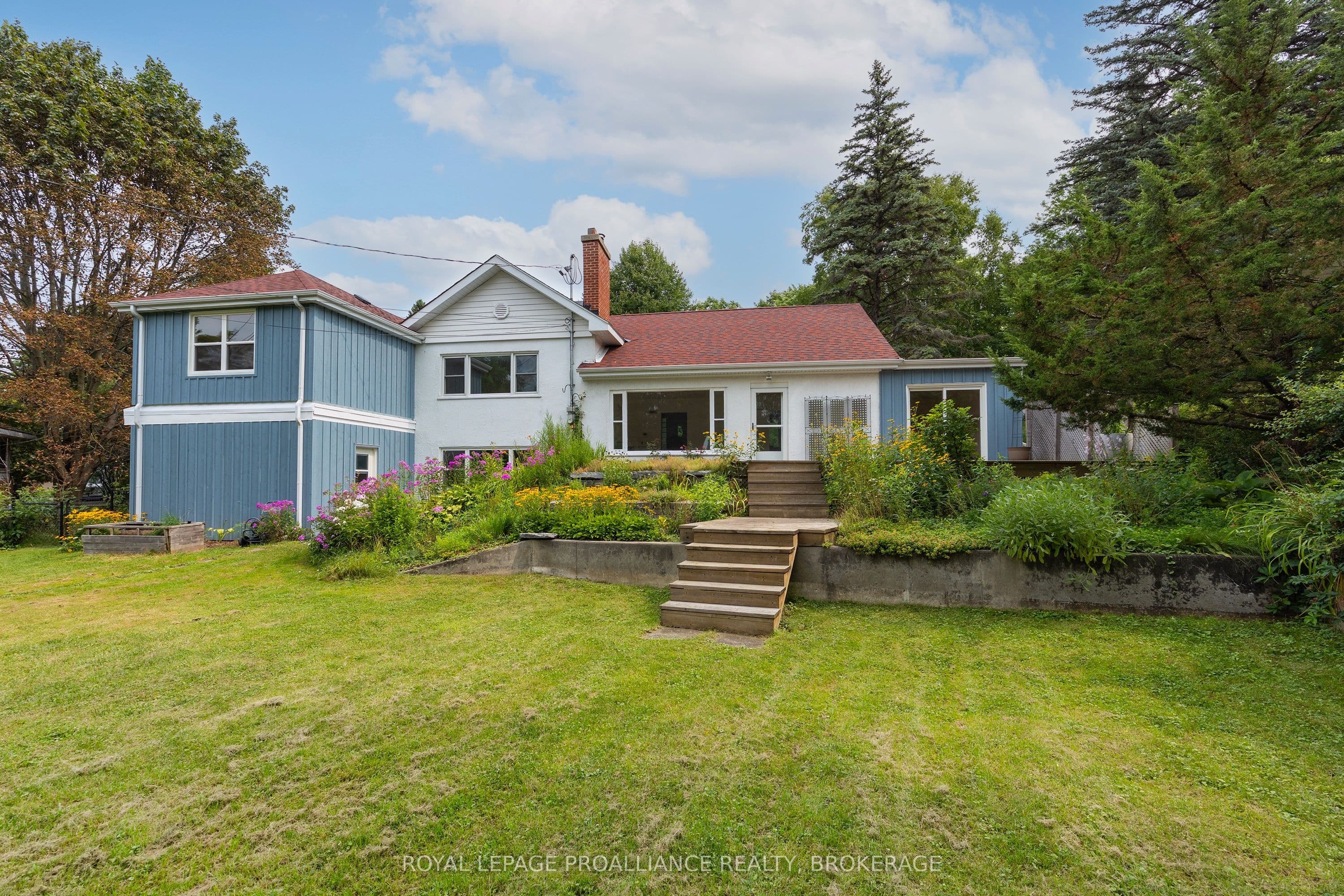 6 Grenville Crescent, Kingston, ON K7M 3A8