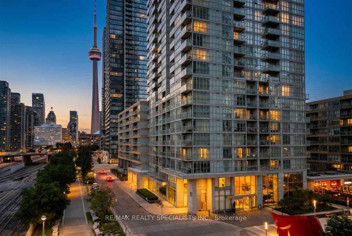 15 Iceboat Terrace PH06, Toronto, ON M5V 4A5