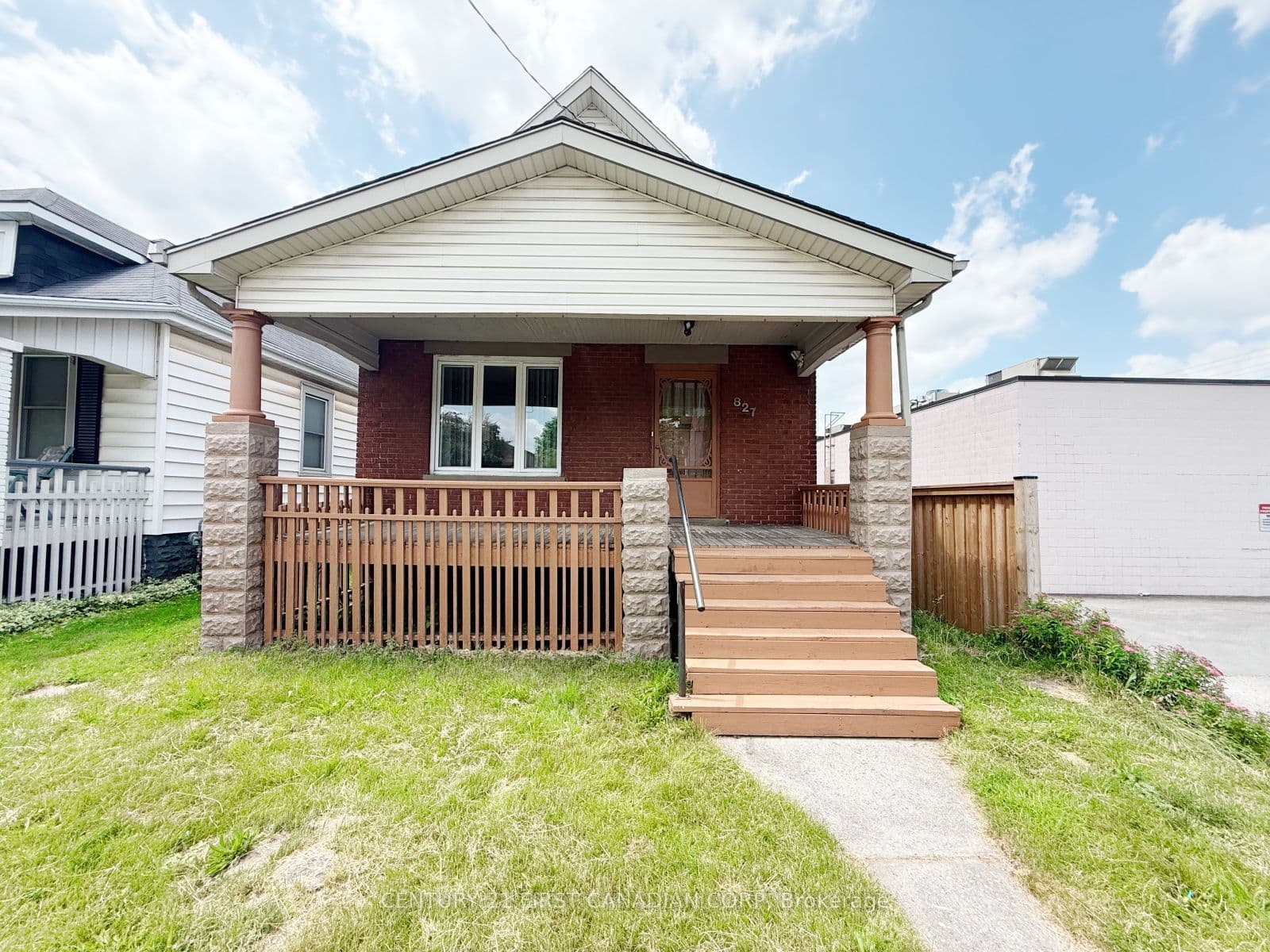 827 Quebec Street, London East, ON N5Y 1X3