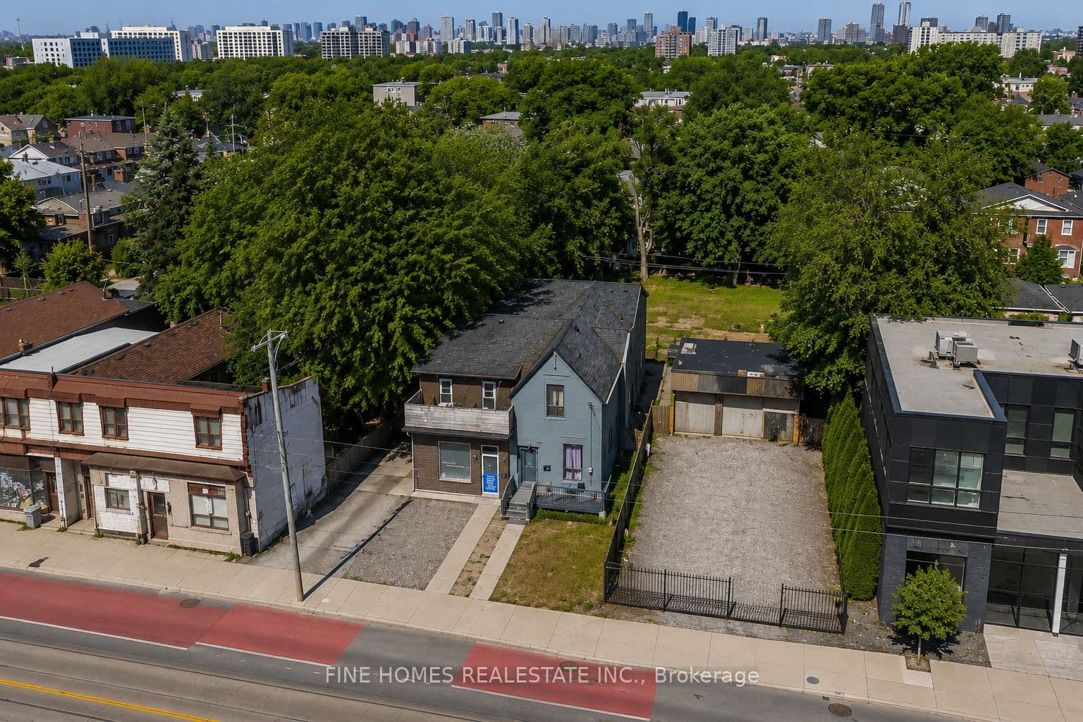 318 Dufferin Street, Toronto, ON M6K 1Z6