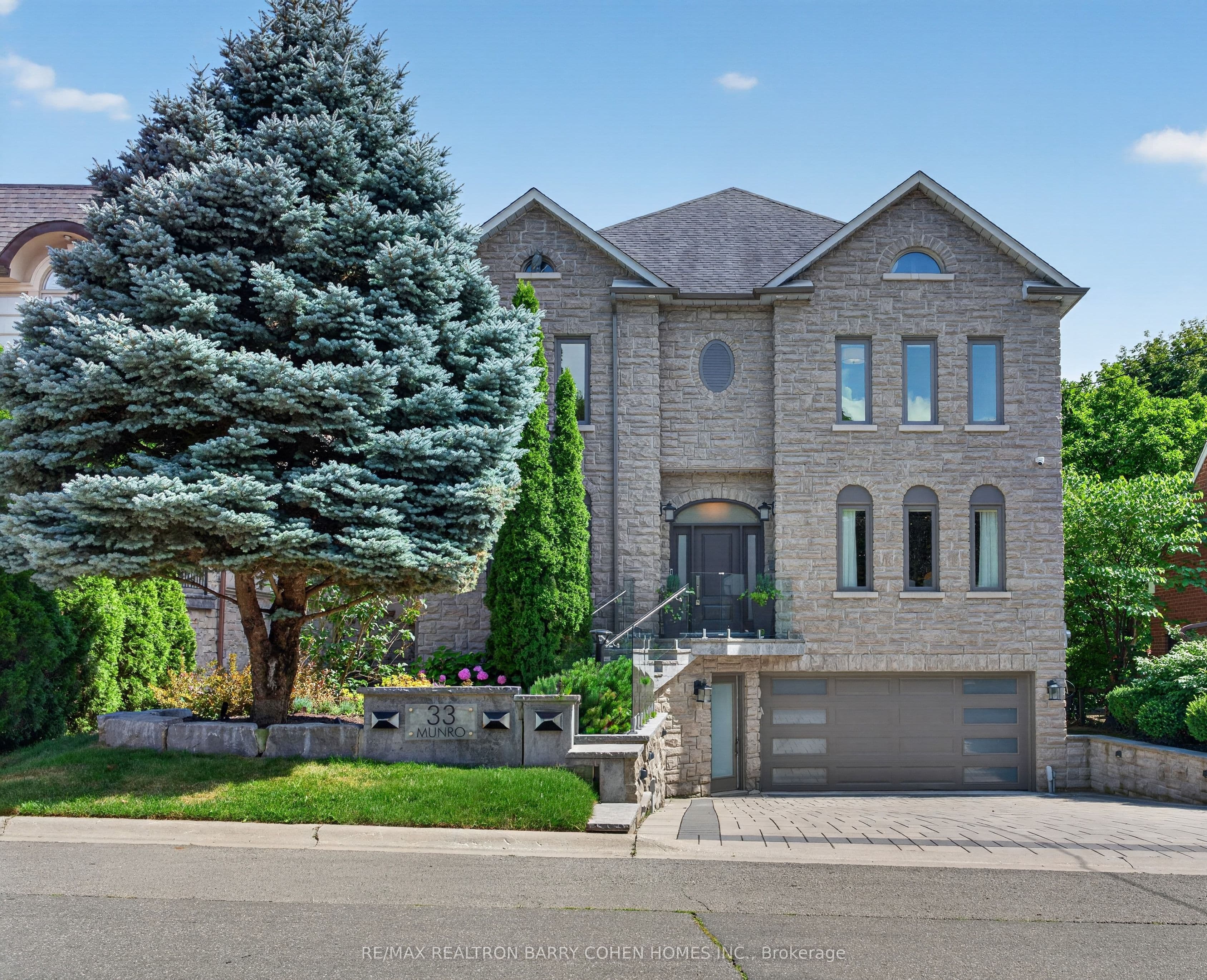 33 Munro Boulevard, Toronto, ON M2P 1C1