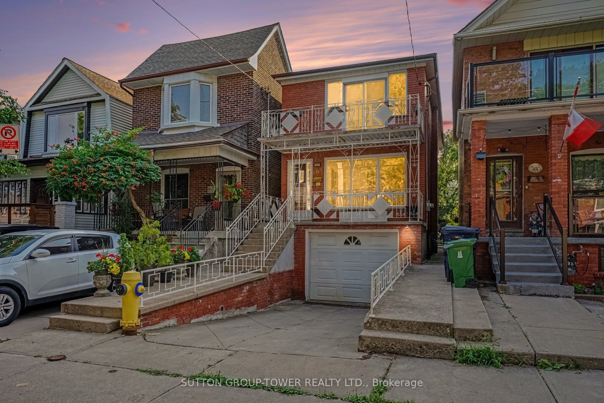 164 Robina Avenue W, Toronto, ON M6C 3Y7