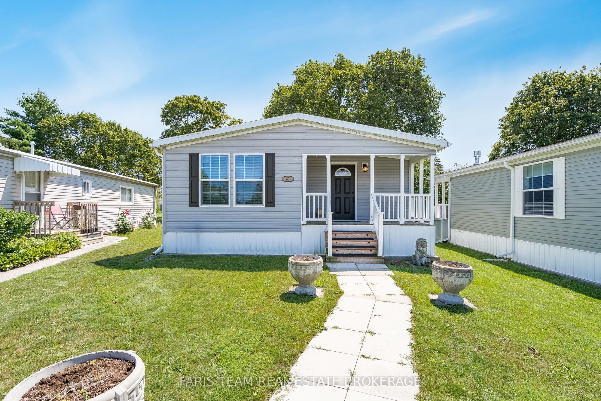 37 Hawthorne Drive, Innisfil, ON L9S 1P1