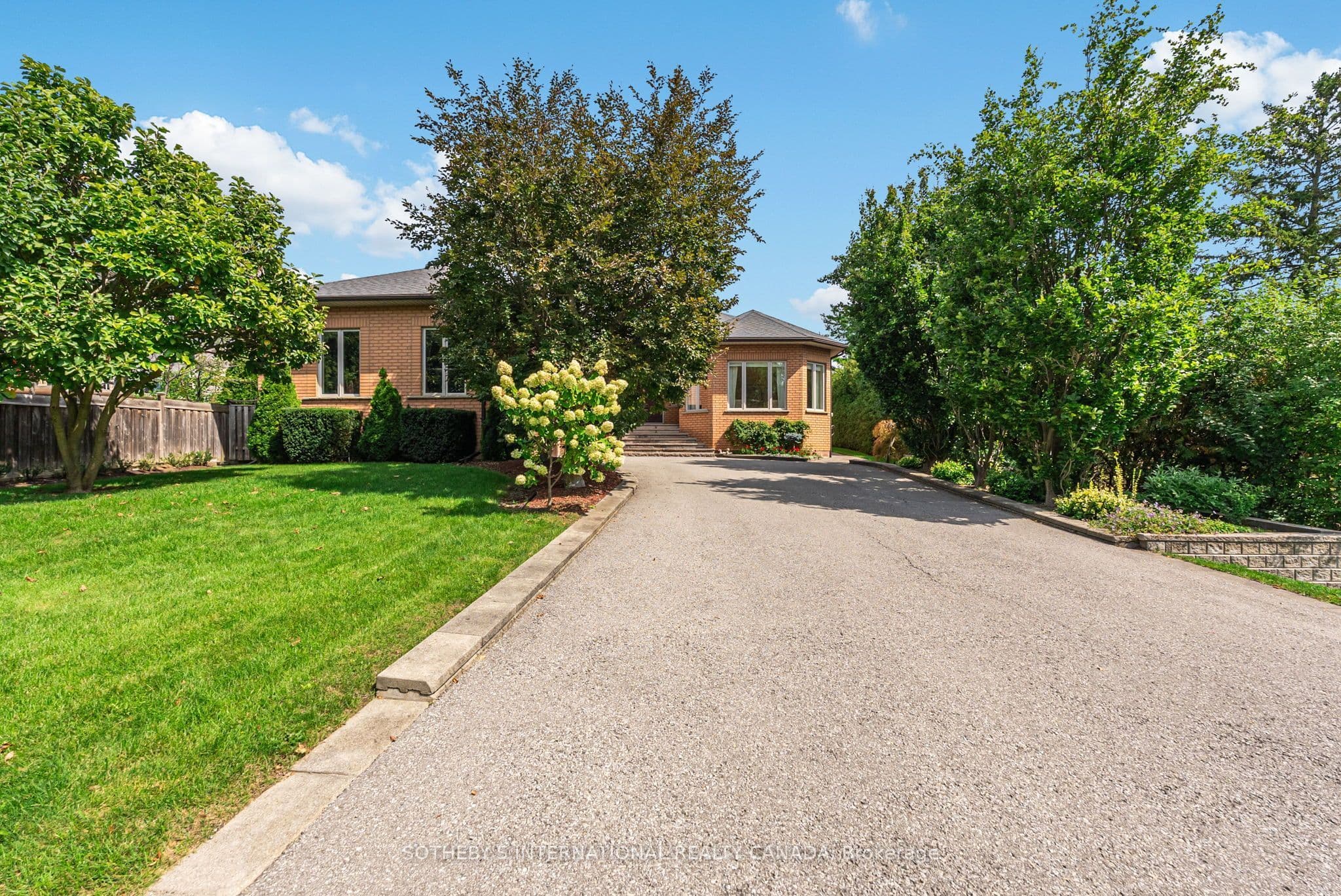 83 Burndean Court, Richmond Hill, ON L4C 9W5