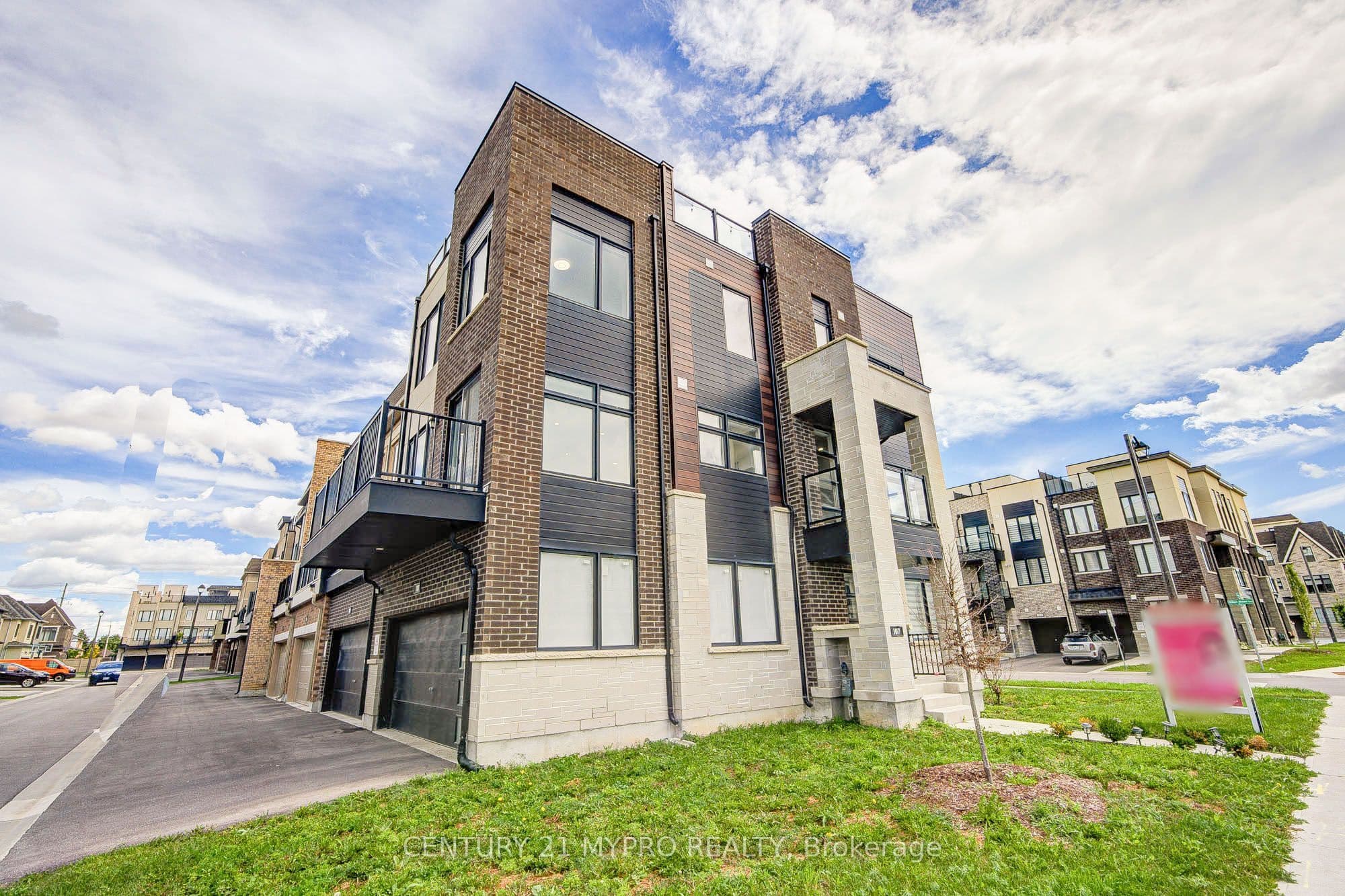 107 William Shearn Crescent, Markham, ON L6C 3J5