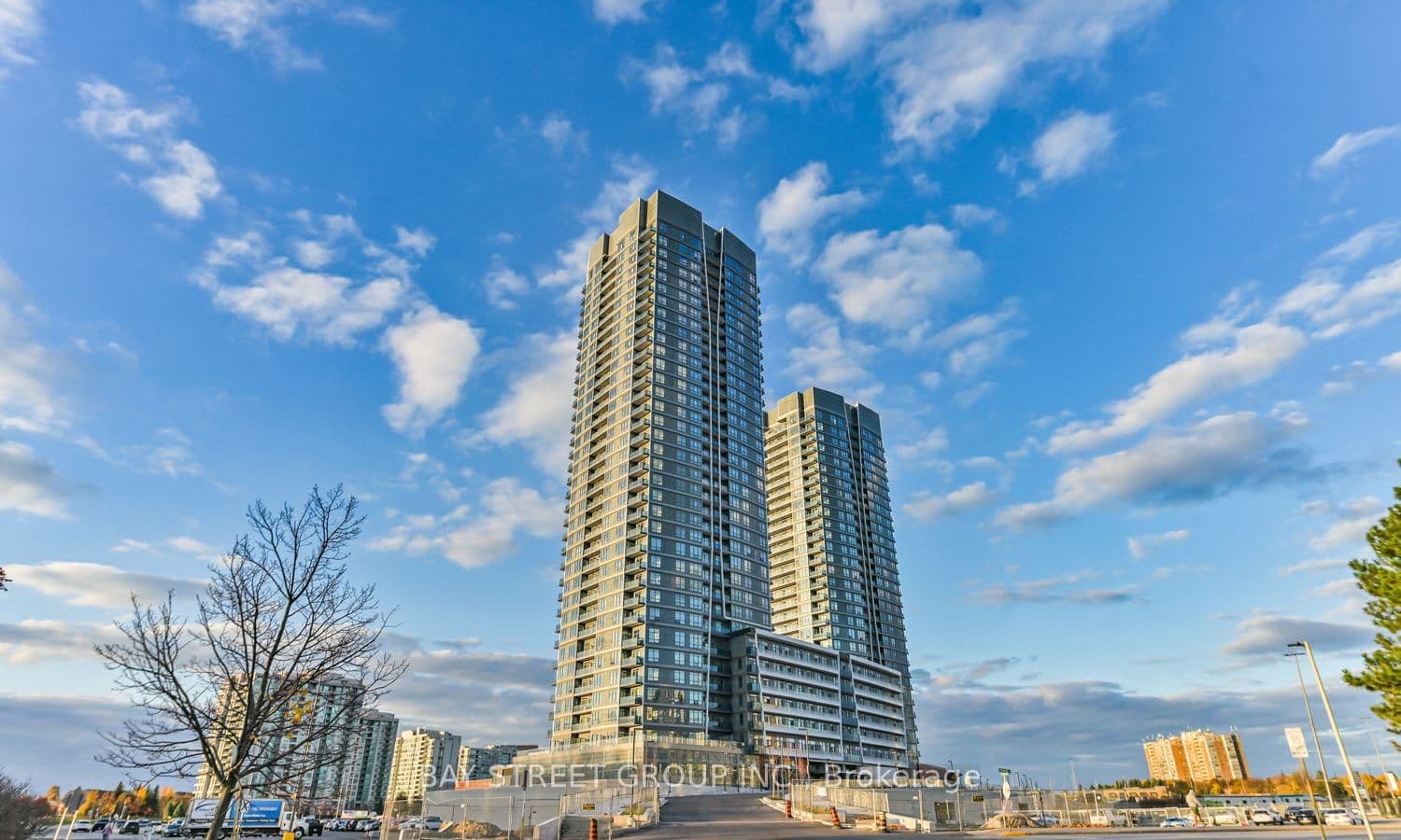 50 Upper Mall Way 908B, Vaughan, ON L4J 0L8