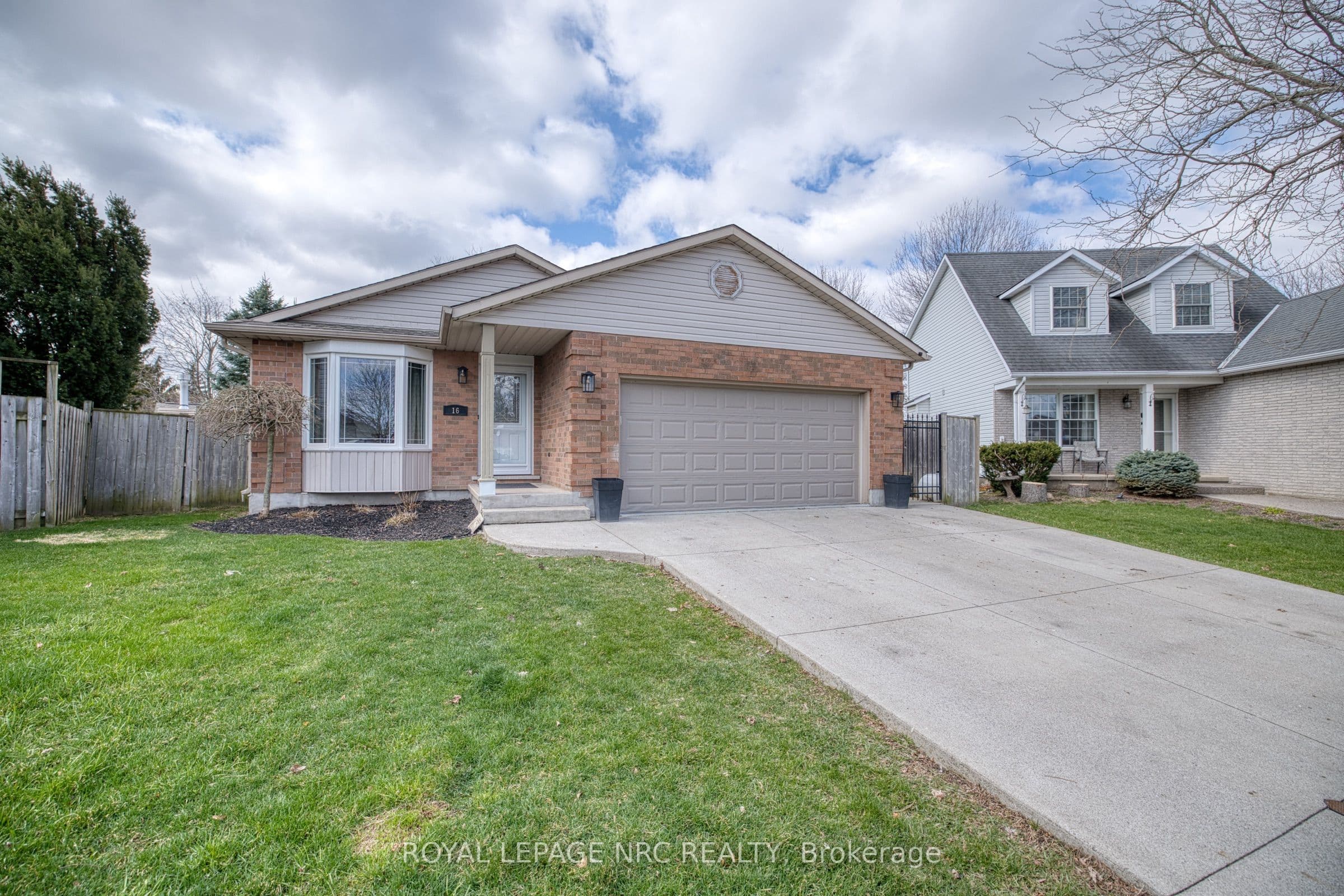 16 Leonard Drive, St. Catharines, ON L2S 3V2