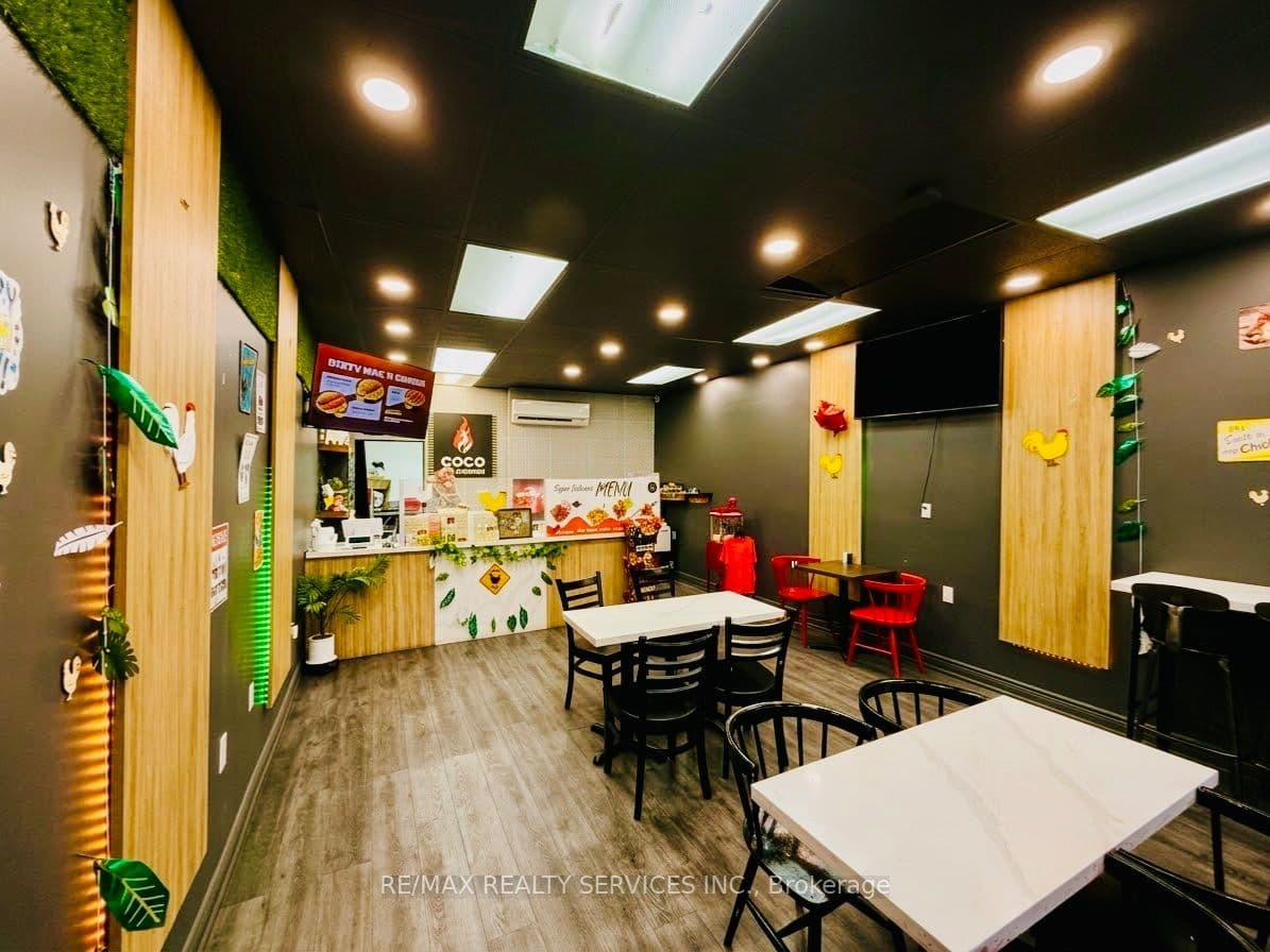 15 Queen Street W, Brampton, ON L6Y 1L9