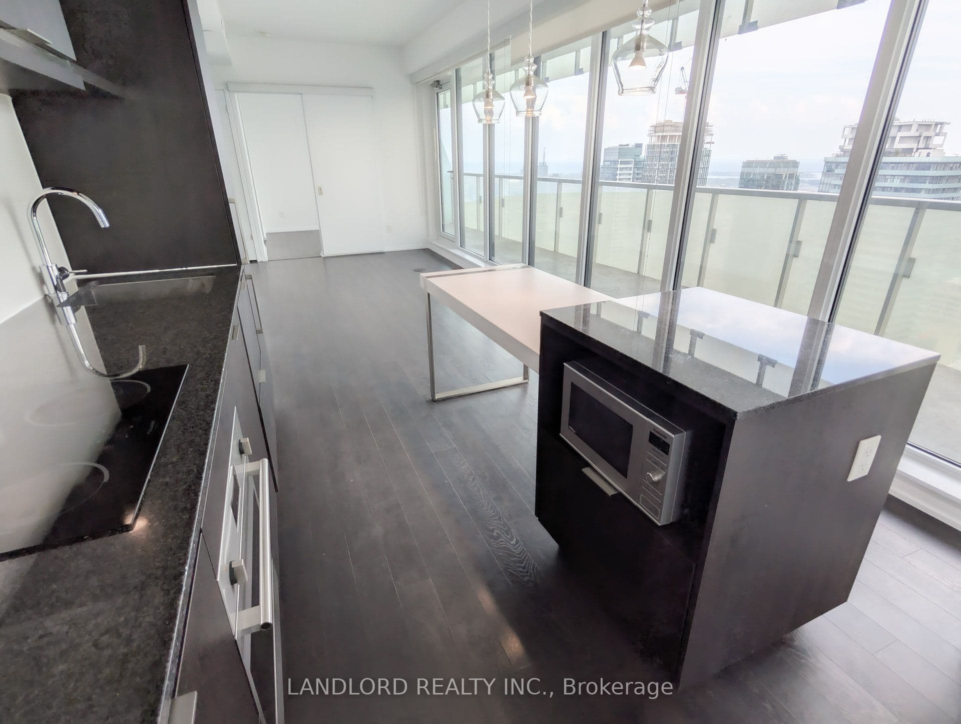 197 Yonge Street 4309, Toronto, ON M5B 1M4