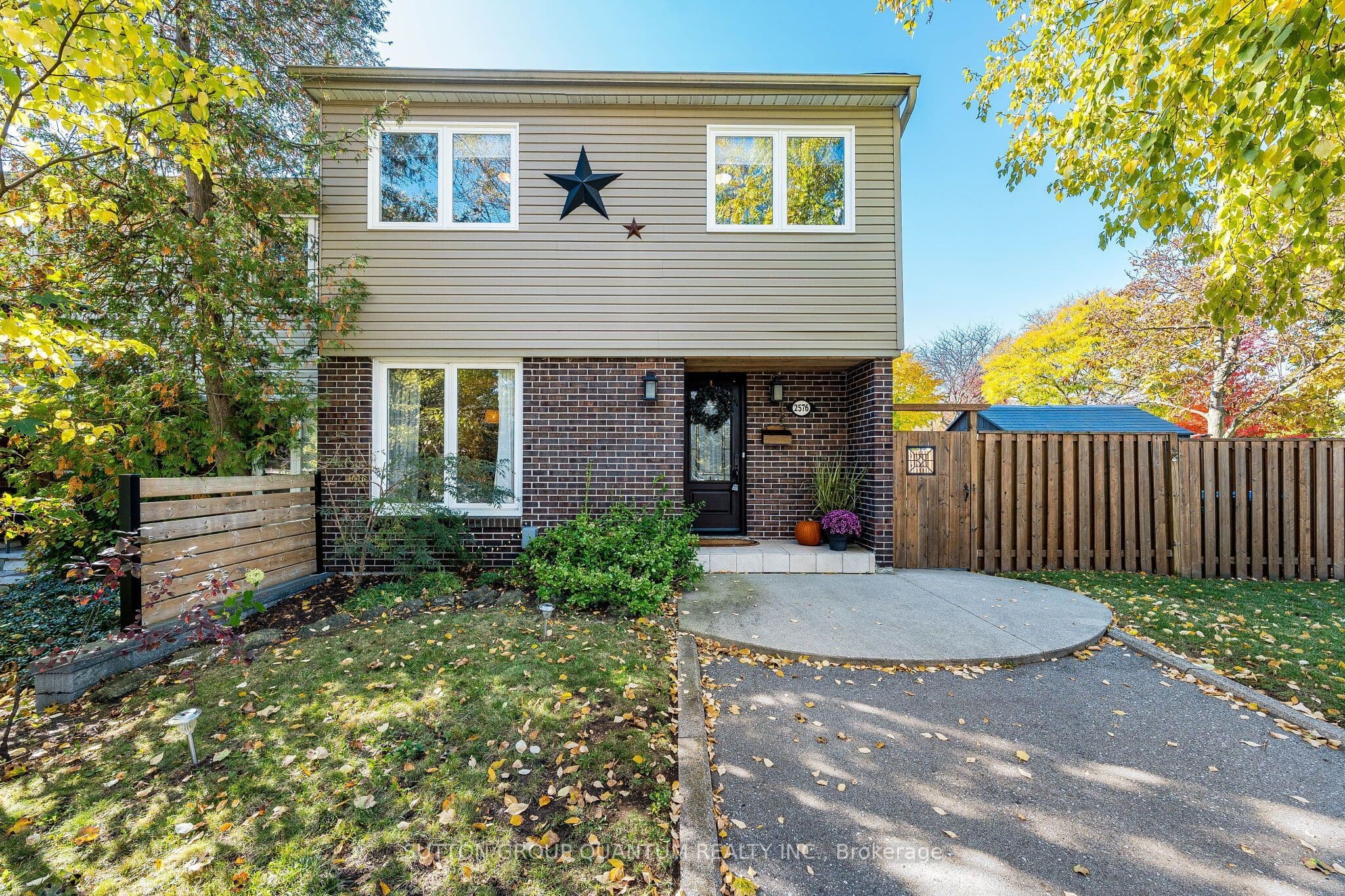 2576 Mainroyal Street, Mississauga, ON L5L 1C9