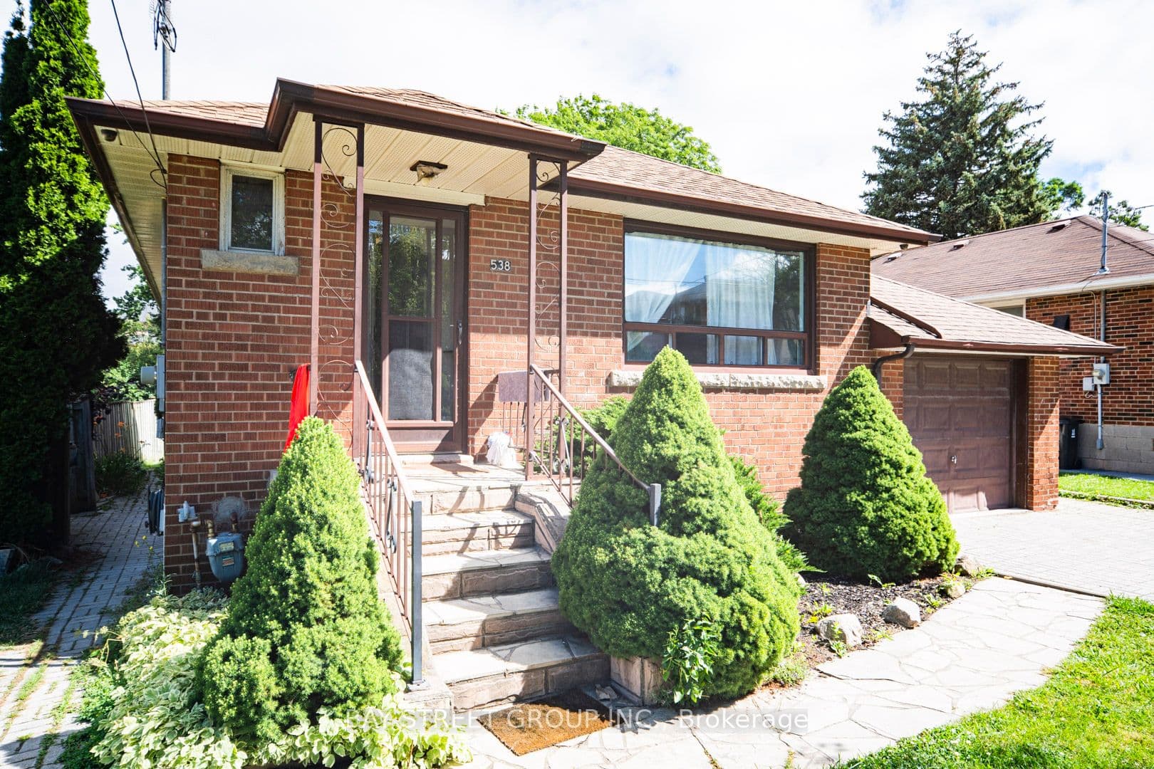 538 Queens Drive Basement, Toronto, ON M6L 1M8