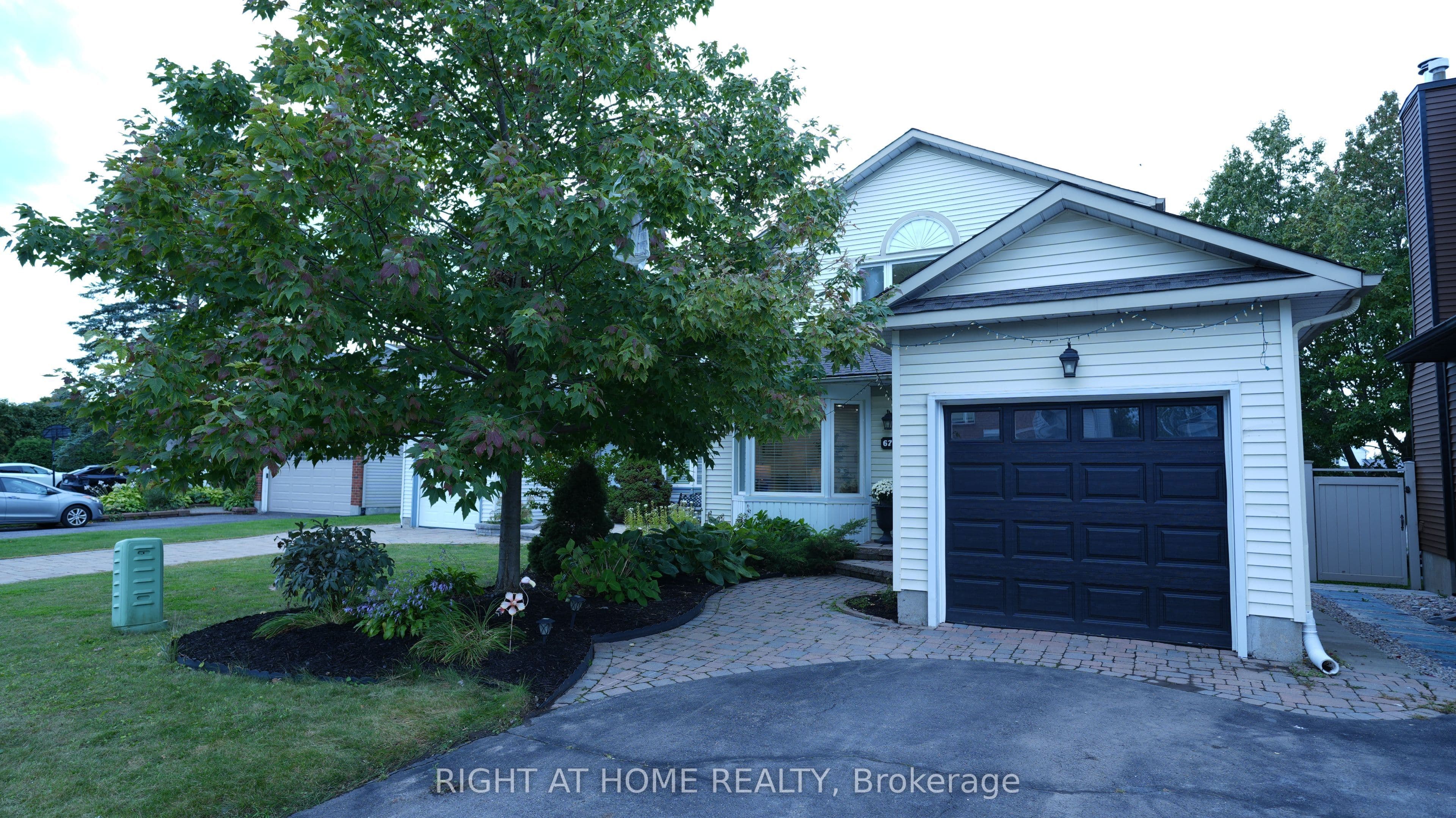 672 Farmbrook Crescent, Orleans - Cumberland and Area, ON K4A 2L1