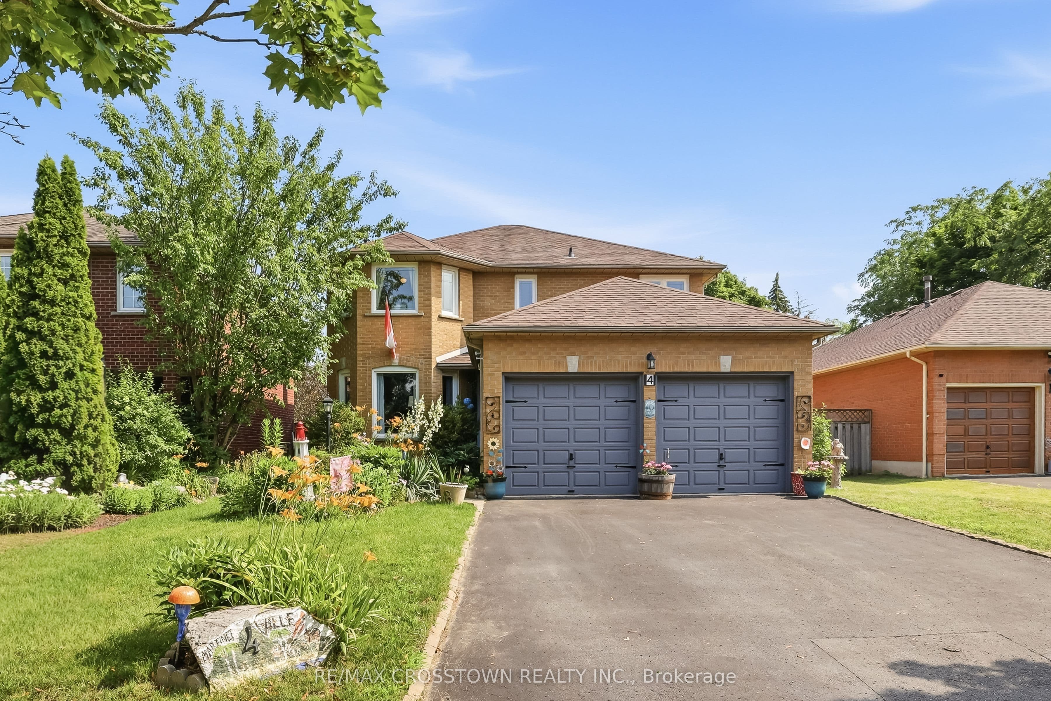 4 Martinet Street, Whitby, ON L1N 8K8