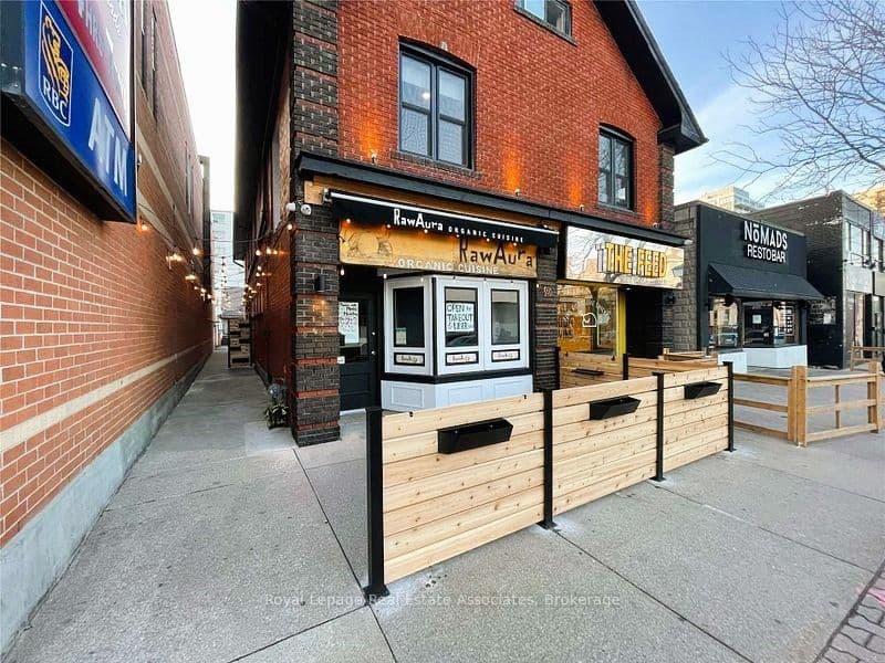 94 Lakeshore Road E 201+B, Mississauga, ON L5G 1E3