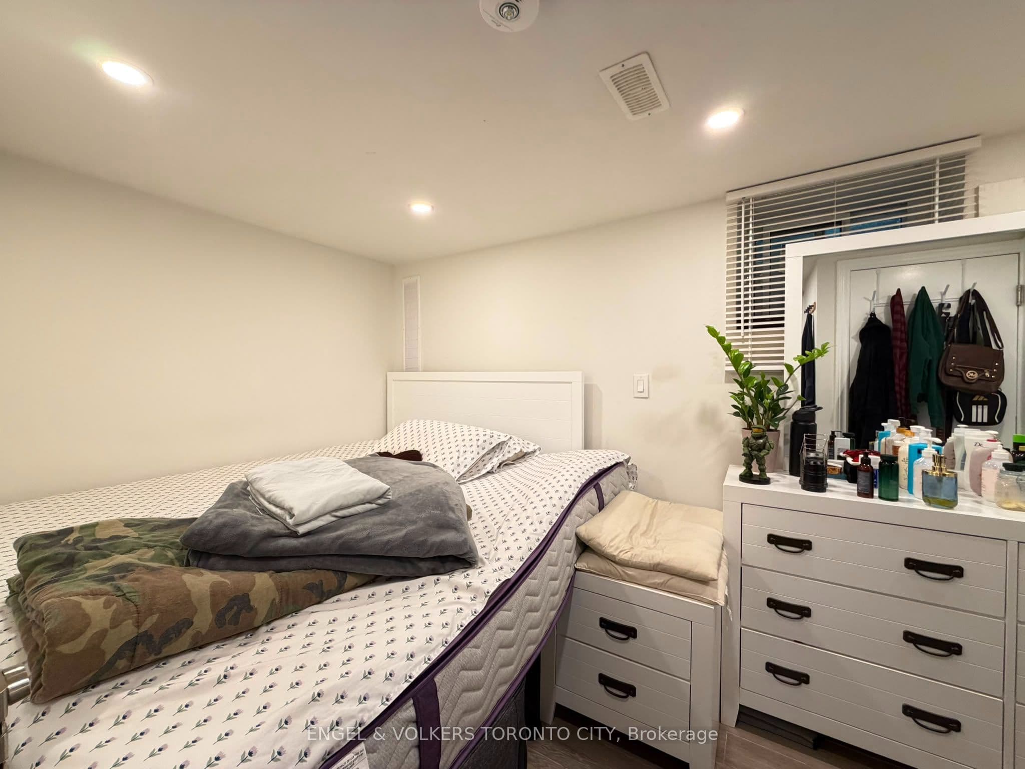 266 Weston Road Lower, Toronto, ON M6N 3P5
